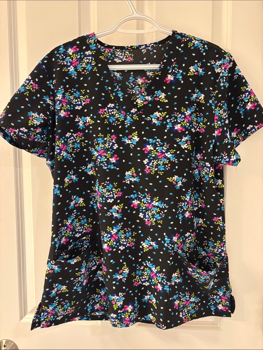 Black Floral V-Neck Women’s Scrub Top Large